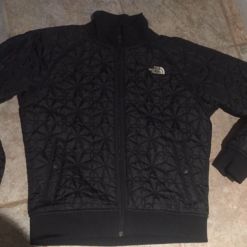 Women’s North Face jacket in black.  EUC.  Size L